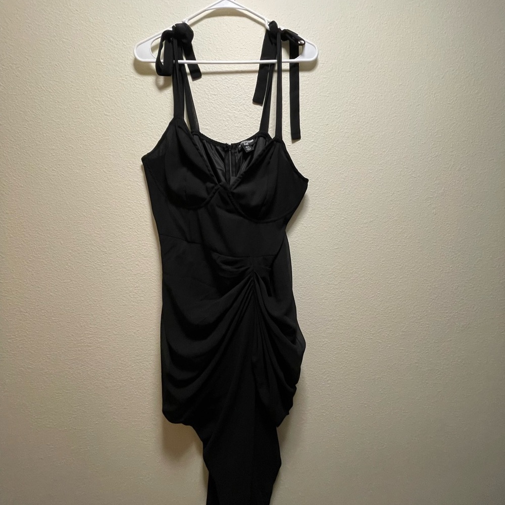 PrettyLittleThing Black Twist Front Midi Dress - Picture 2 of 9